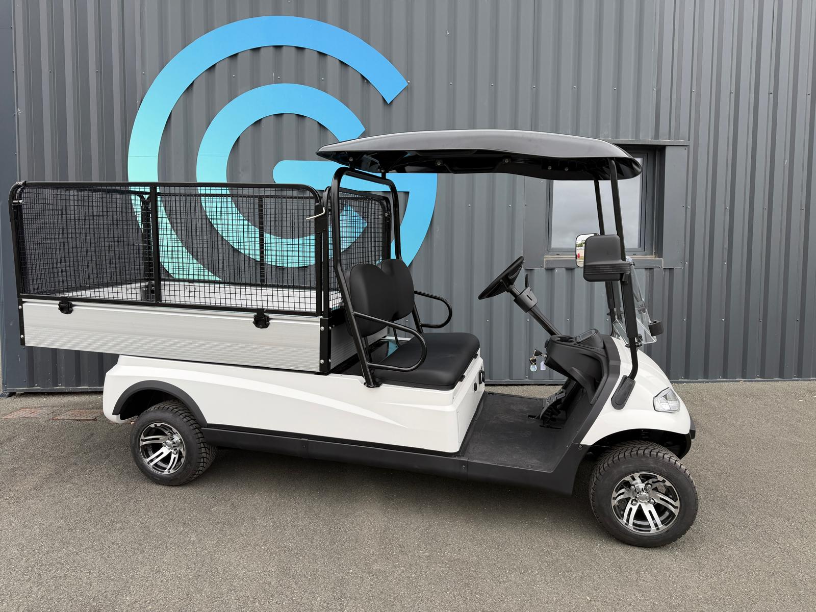 Véhicules électrique avec benne longue et rehausse grillagée