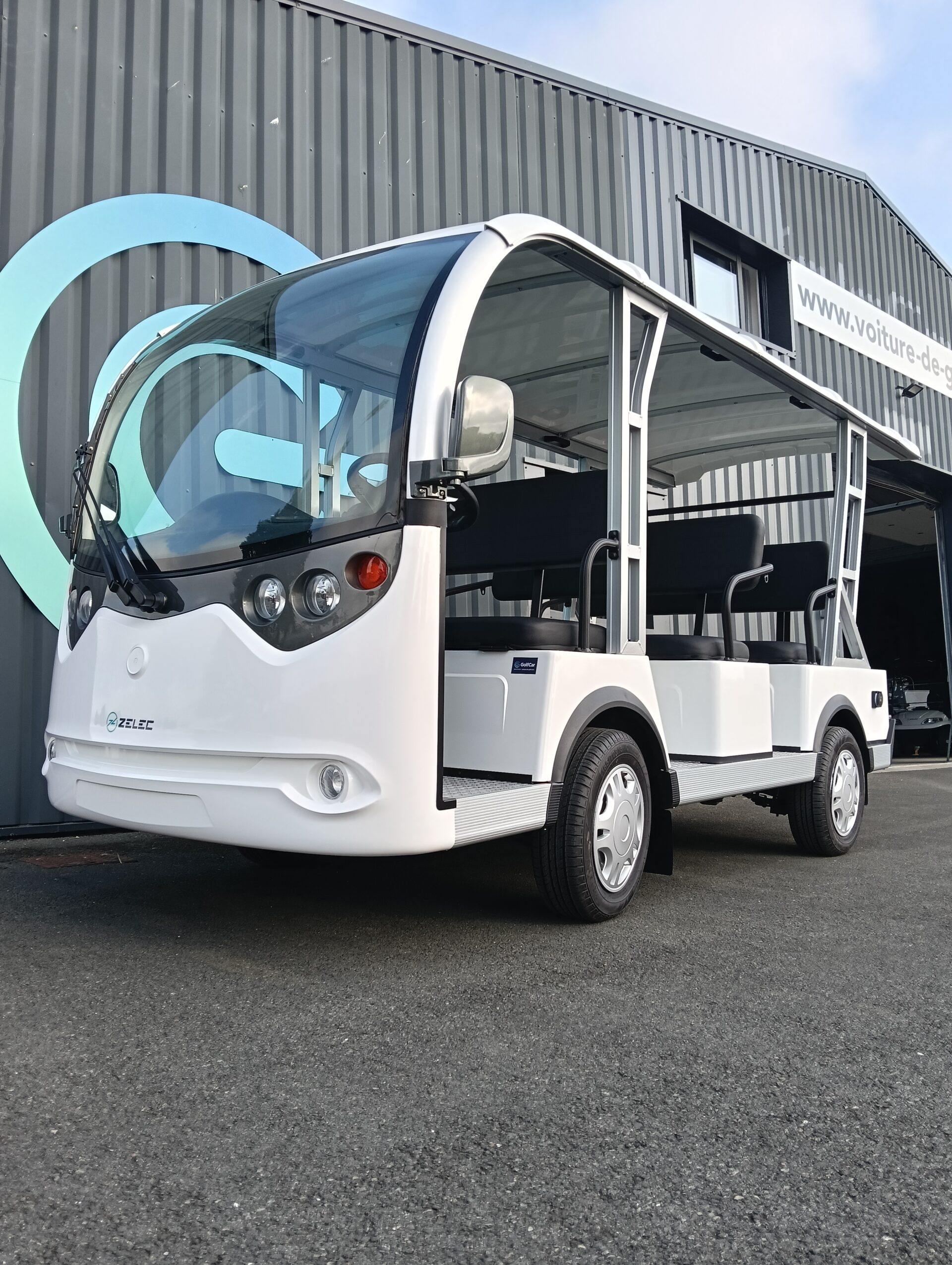 Minibus 8 places assises batteries lithium